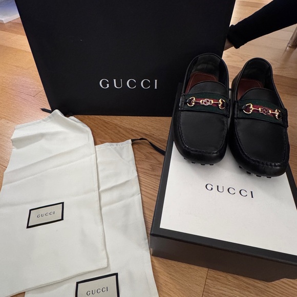 Gucci Black Leather Loafers with Gold and Green Accents - Picture 2 of 9